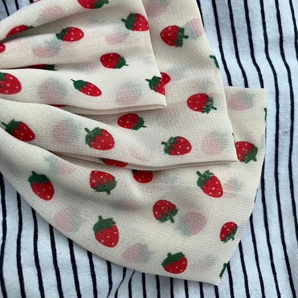 Cream strawberry hair clip bow ribbon, coquette Y2K cottagecore - Picture 4 of 6
